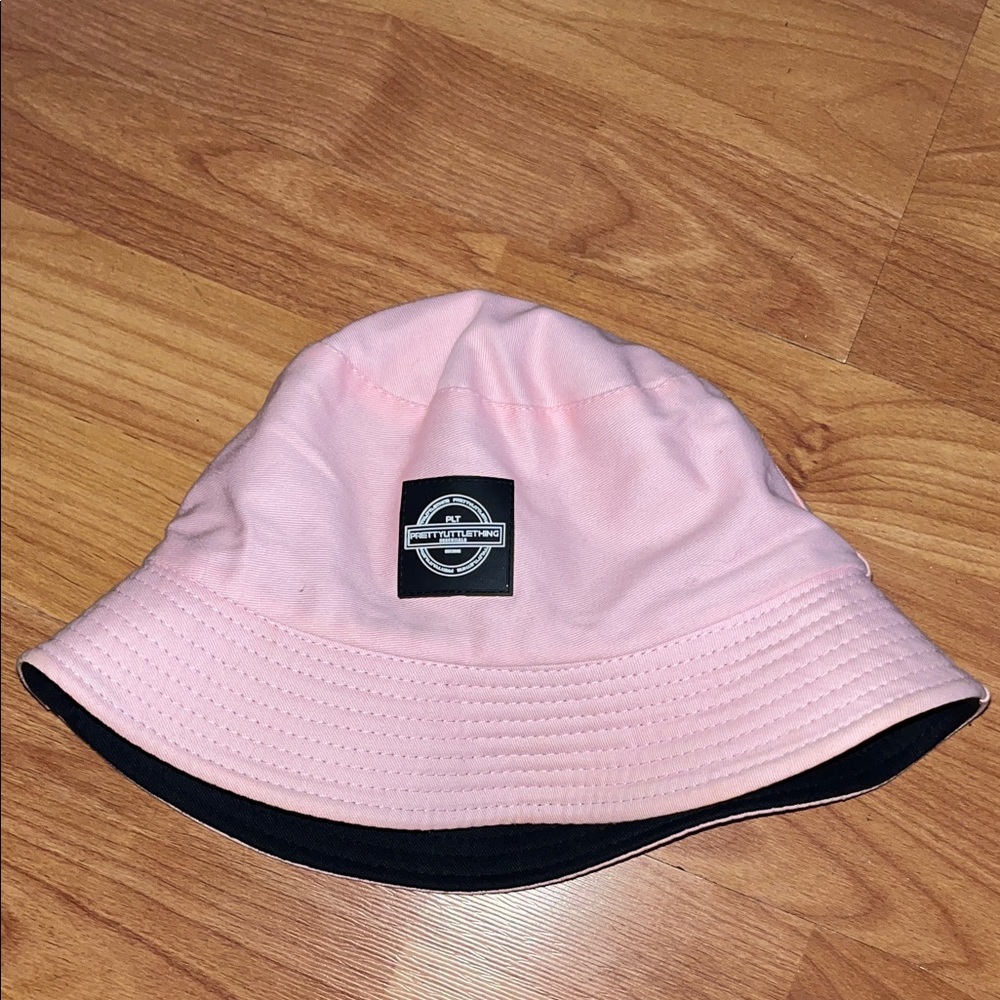 PrettyLittleThing Light Pink & Black Reversible Bucket Hat